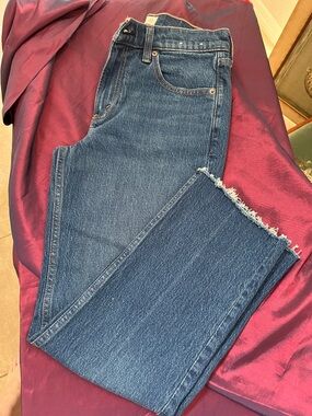 Abercrombie & Fitch Dark Blue Straight-Leg Jeans with Raw Hem 27”